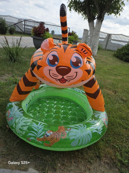 Maly basen dziecięcy