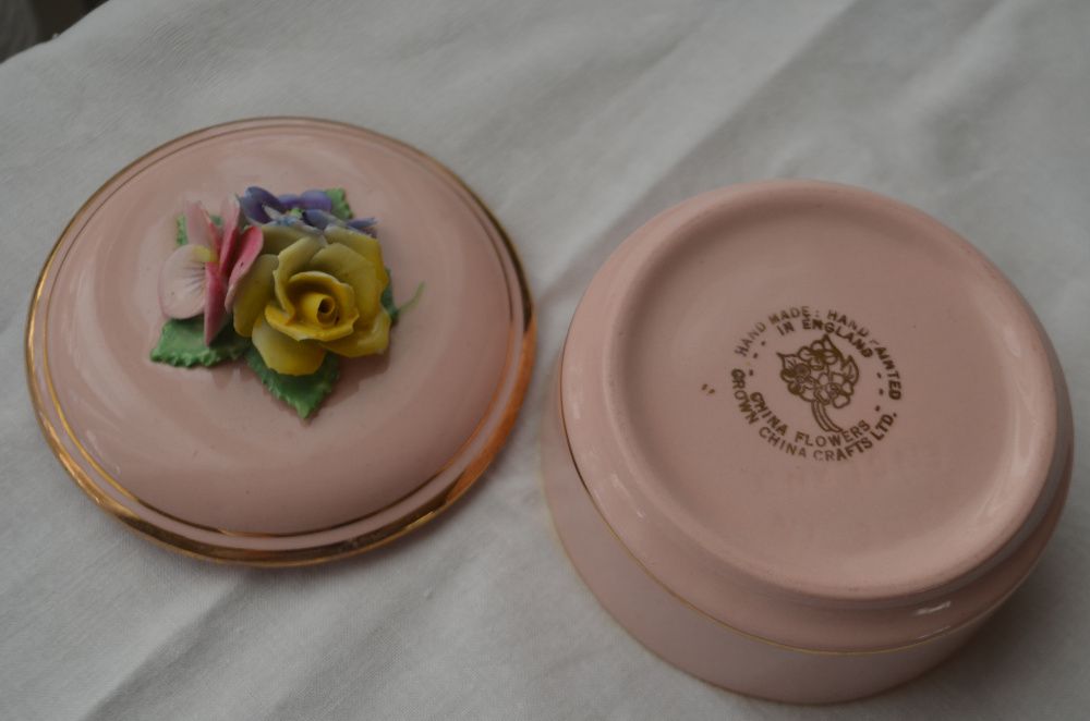 puzderko porcelana różowe sygnowane Anglia