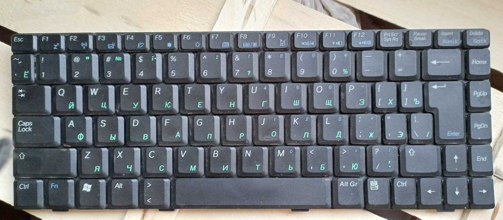 Набор запчастей к ноутбукам - матрицы, клавы