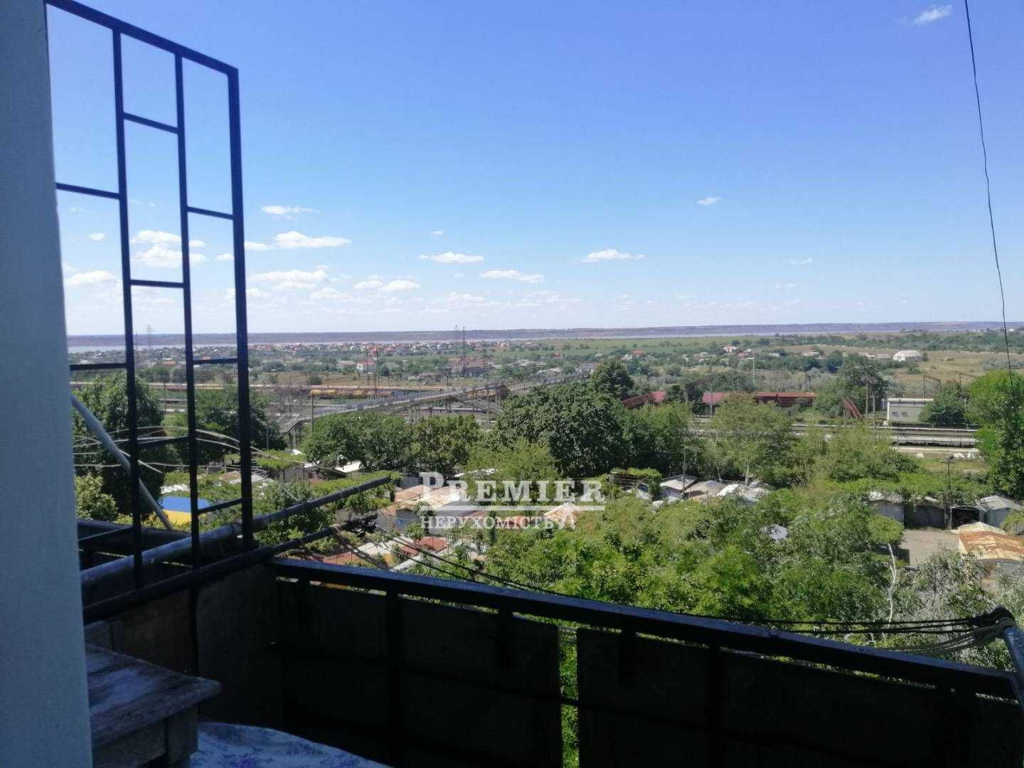 Продам велику 4-кімнатну квартиру в цегляному будинку