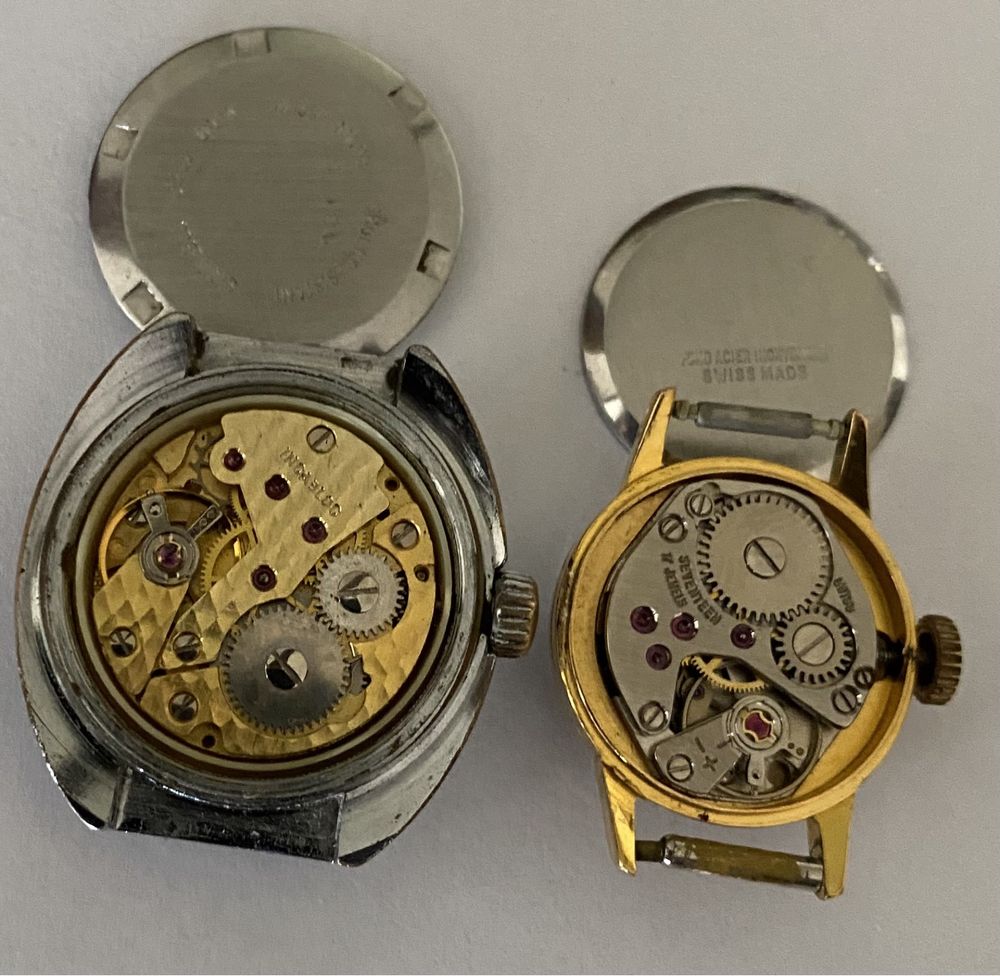 2 relógios mecânicos antigos.