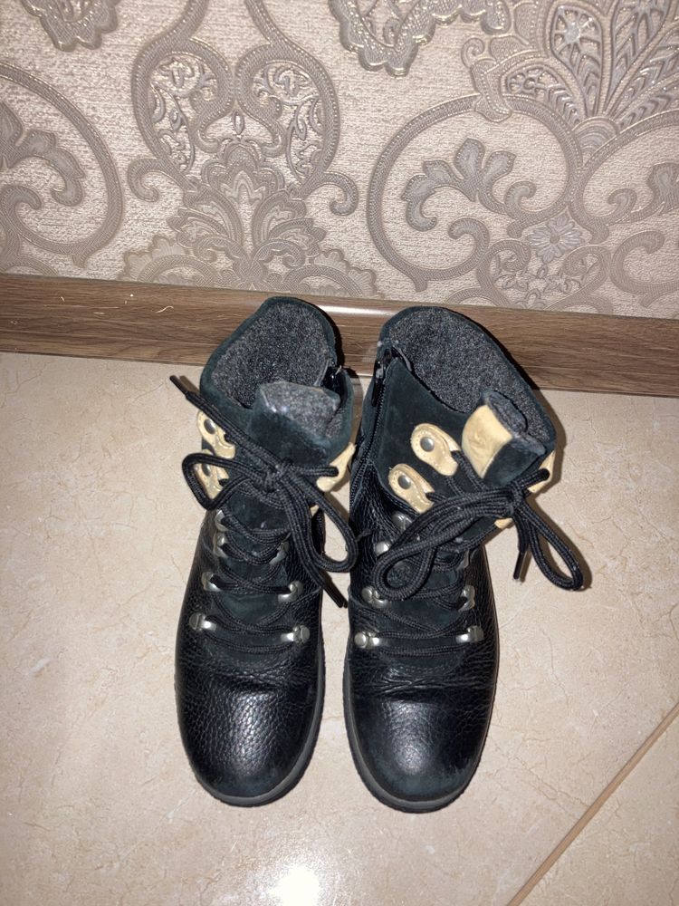 Продам зимние сапоги Ecco для девочки,30р.