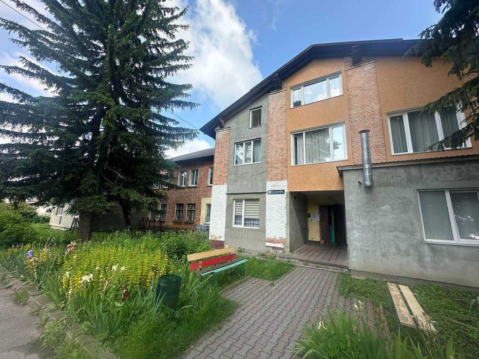 Кімната в гуртожитку на Гречанах, хороший стан.