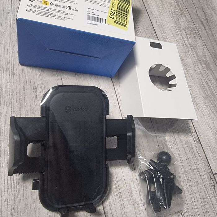 Uchwyt na telefon na kratkę