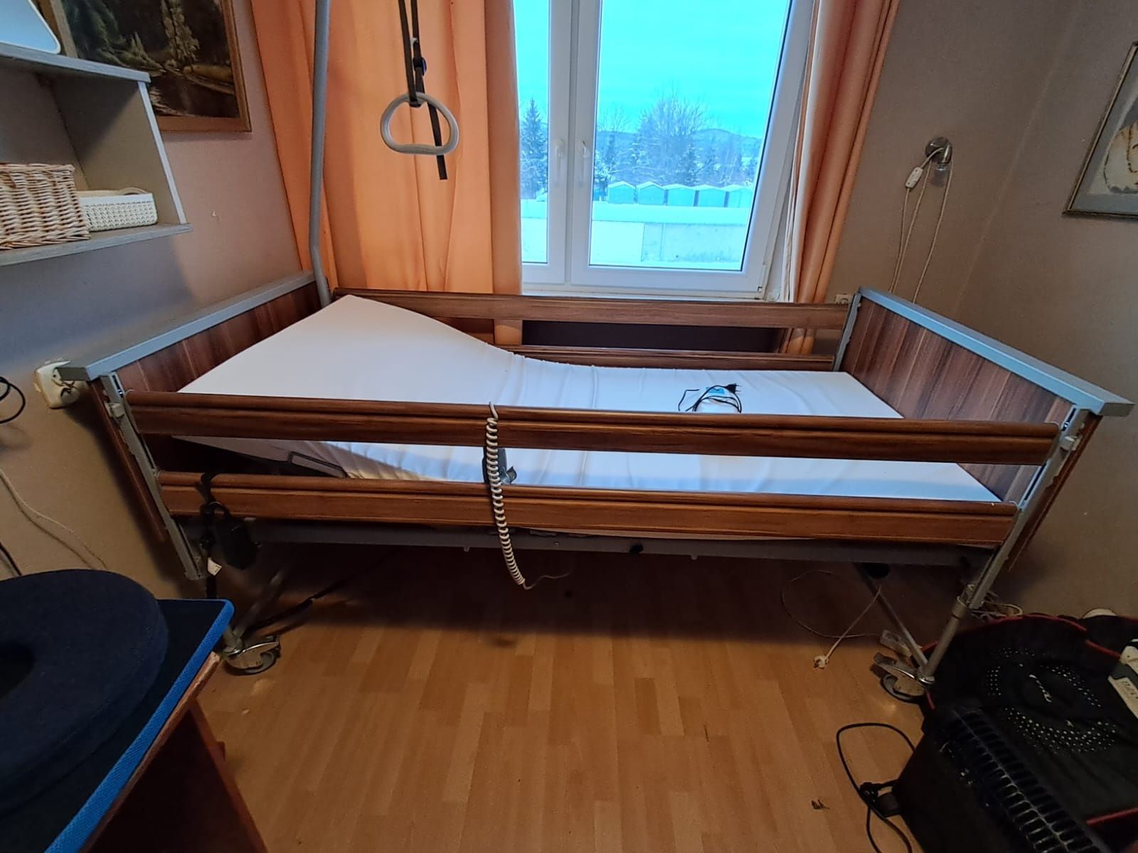 Łóżko rehabilitacyjne i materac przeciwodlezynowy