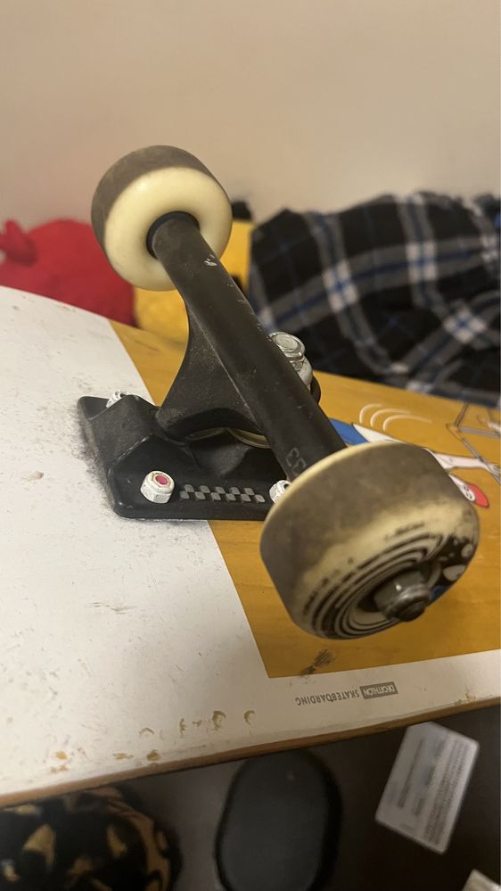 Skate 8.5 construído as peças