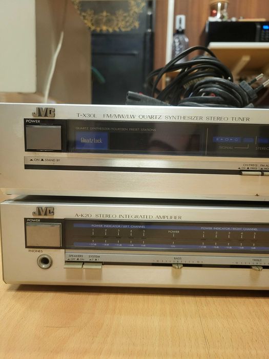 Conjunto Vintage JVC – Sintonizador e Amplificador