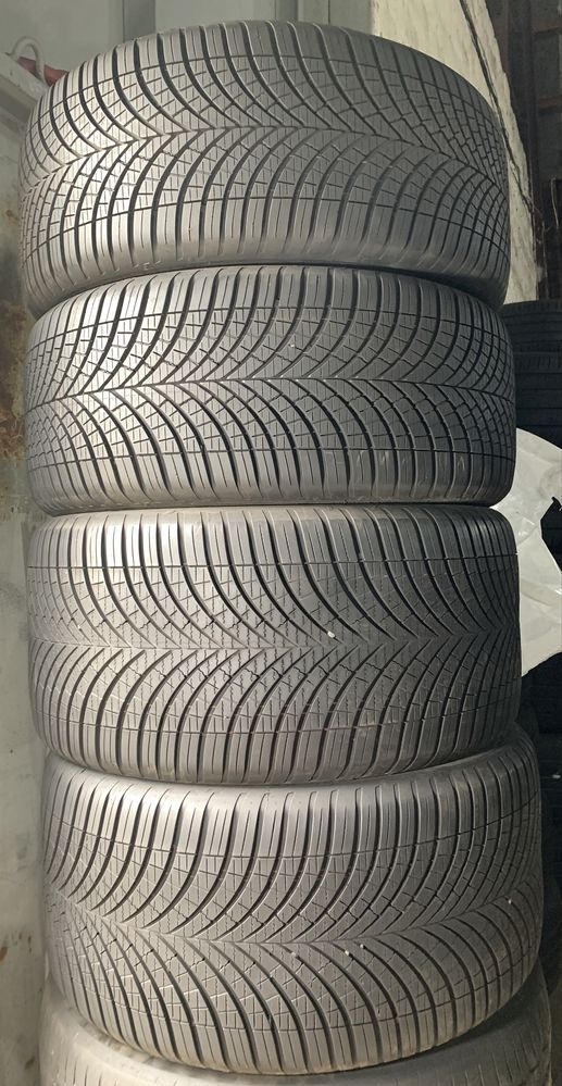 Різноширокий комплект  315/35R20 ; 275/40R20 Goodyear Vector 4S Gen3