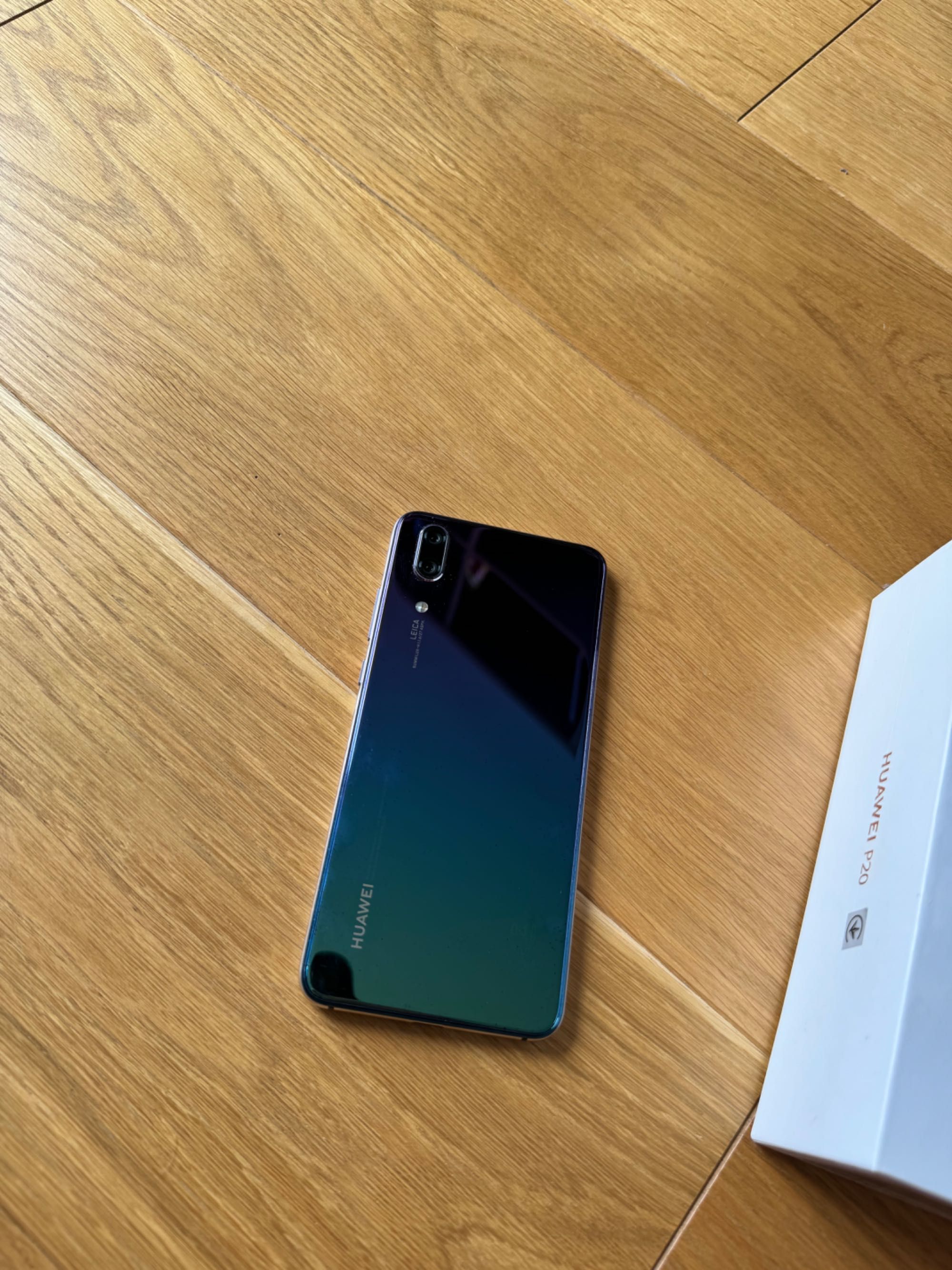 Huawei P20 z pudełkiem