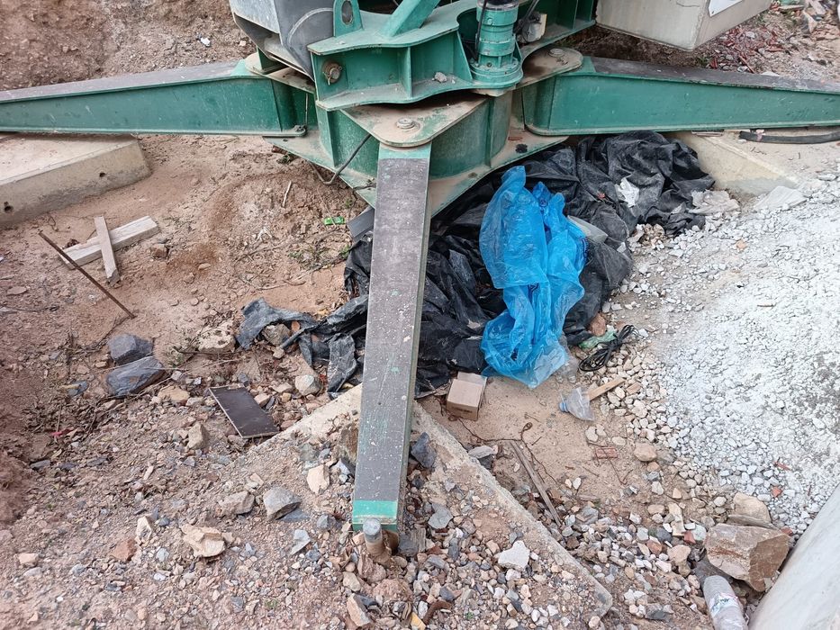 Grua Automontante de 30 metros