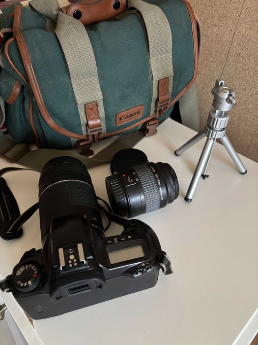Canon EOS 3000 com 2 Objetivas + Bolsa + Tripé