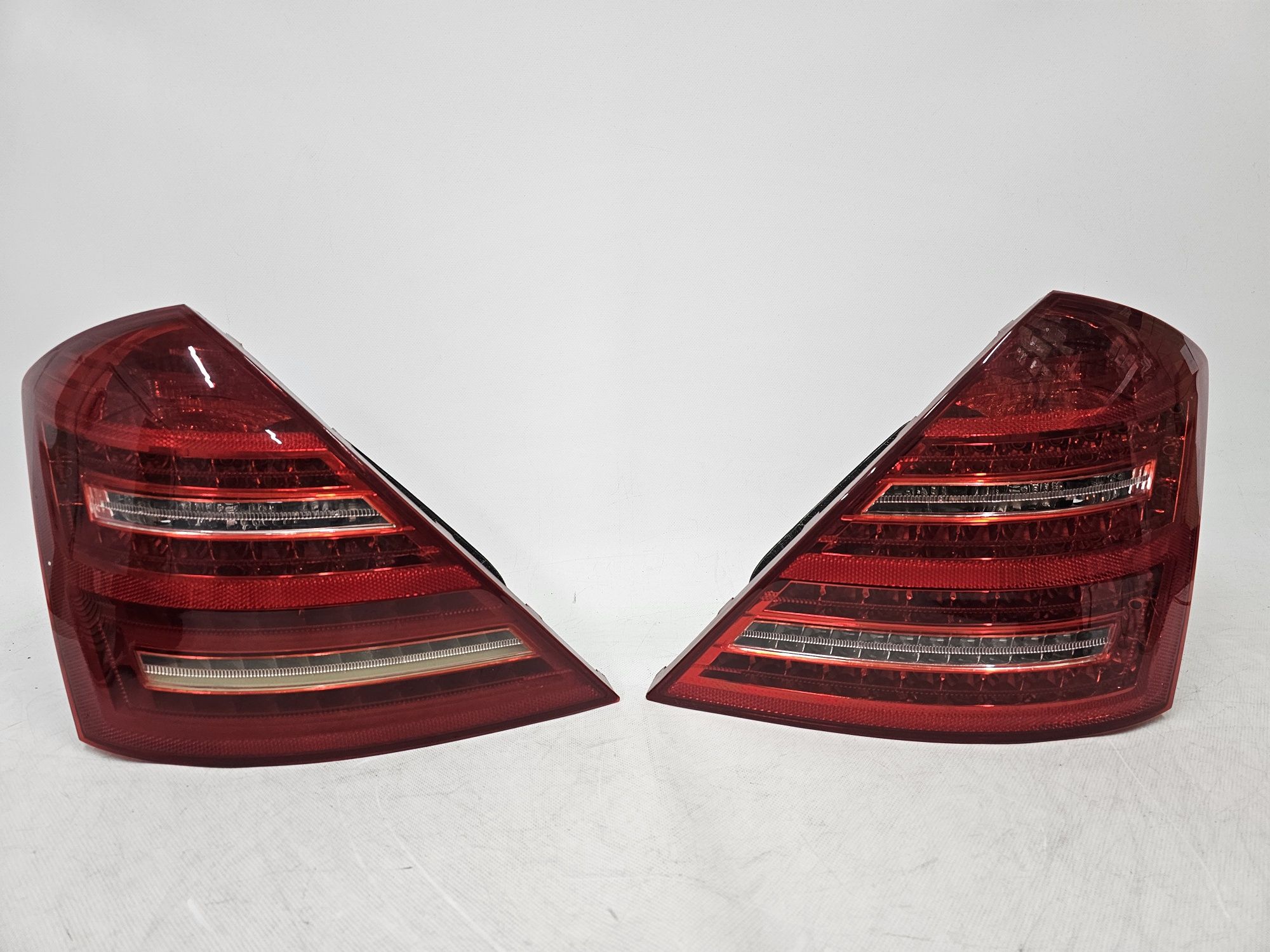 Lampy prawa światła tył tylne Mercedes S W221 r.05-09 LED DYNAMICZNE