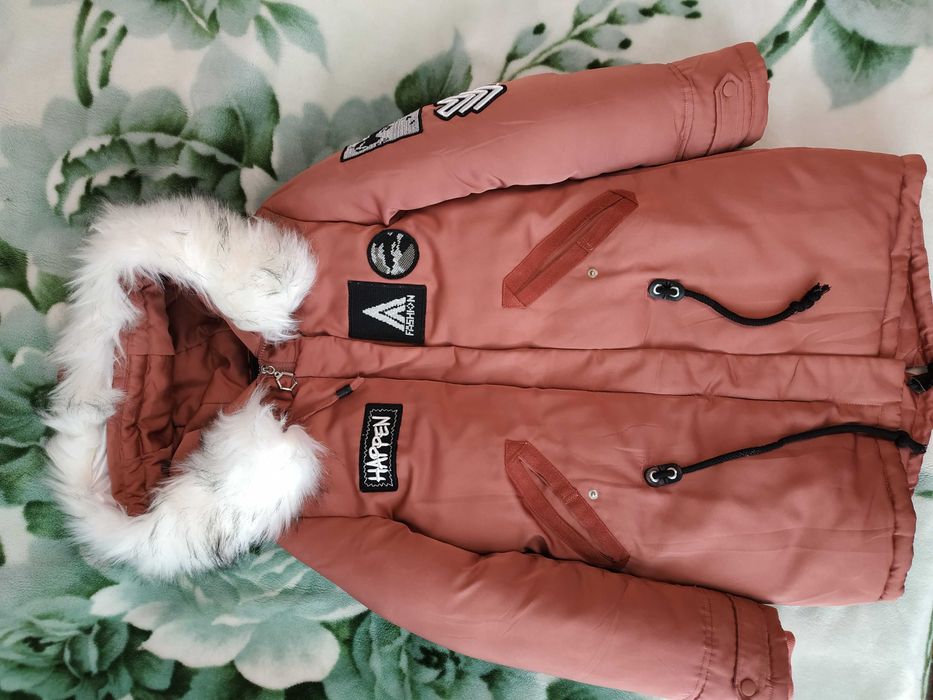 Теплая зимняя куртка на девочку 11-13 лет