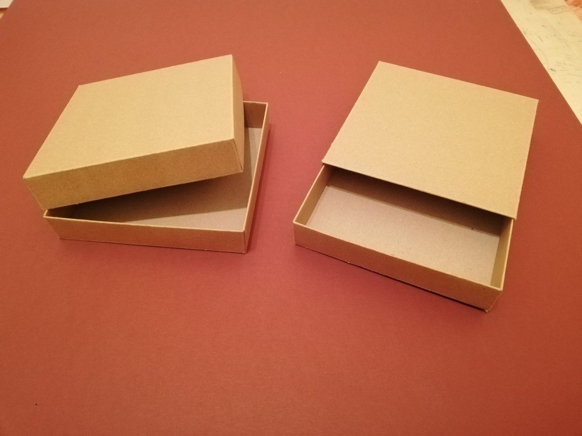 Подарункова коробка з крафт картону, ручна робота