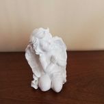 Aniołek gipsowy biały 11cm "modlący się"