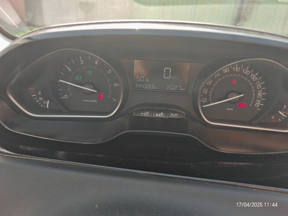 Peugeot 208 1,2 benzyna