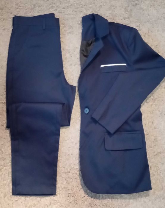 Fato masculino em tecido leve.