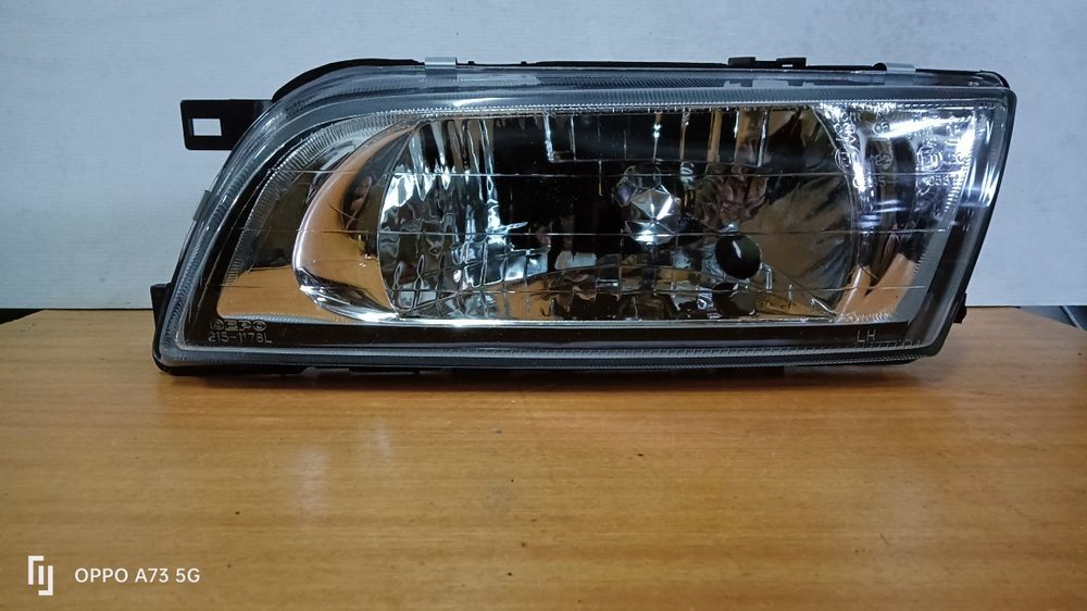 Farol Nissan Almera ótica 1998 esquerda