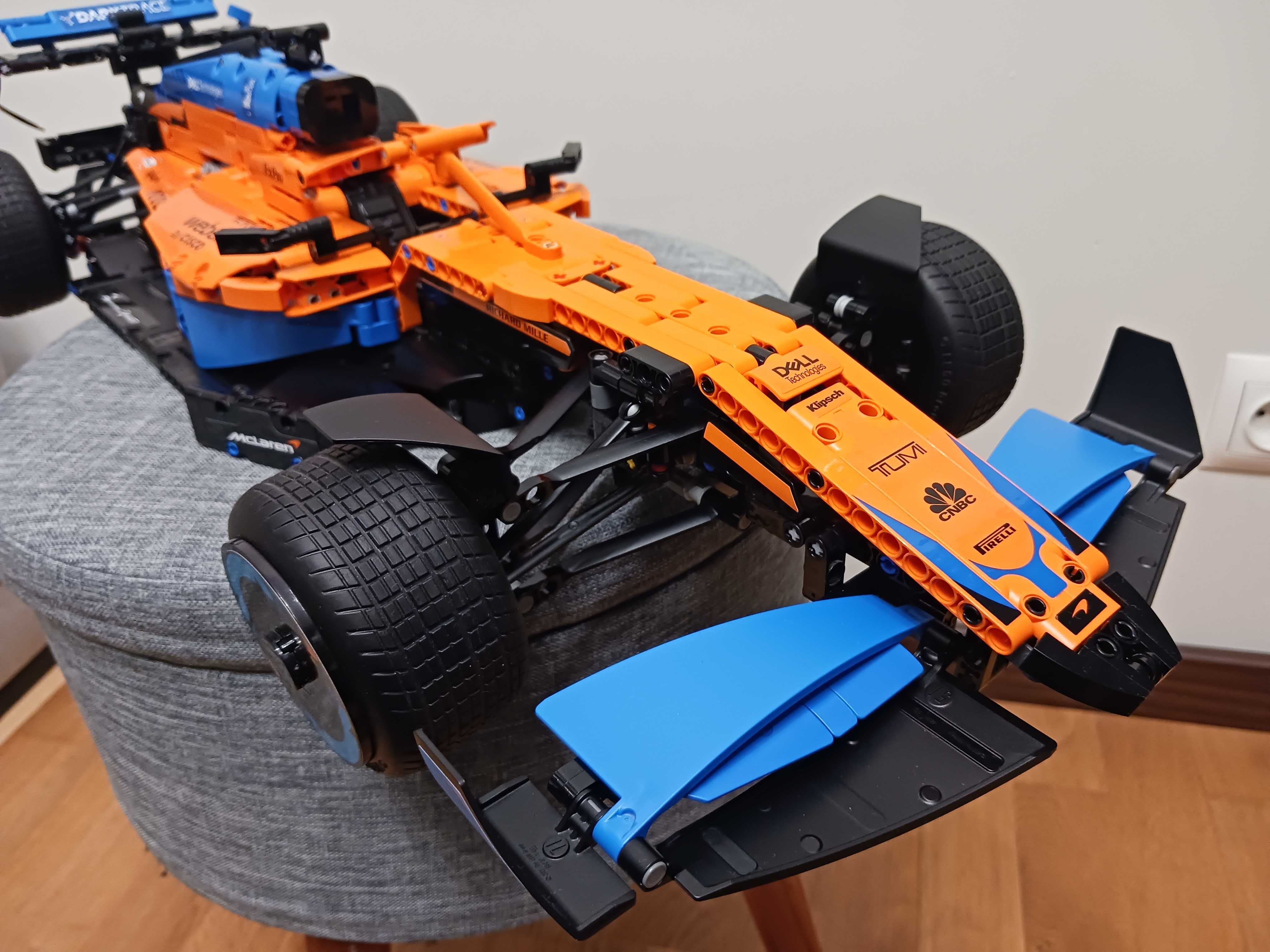 LEGO Technic 42141 - Samochód wyścigowy McLaren Formula 1, jak nowy