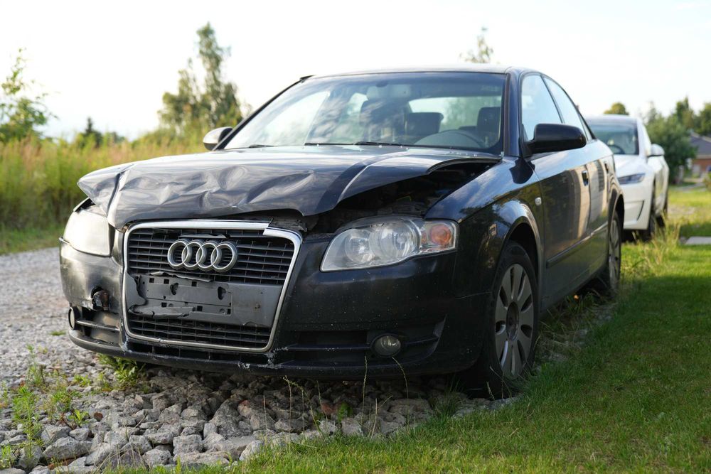 Audi A4 B7 uszkodzony