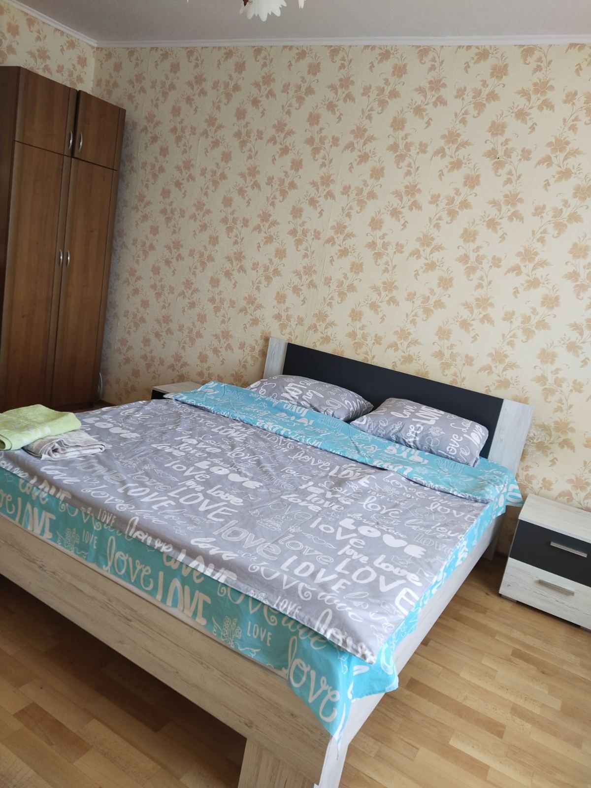 Подобово двокімнатна на Троєщині Цвєтаєва, Маяковського
