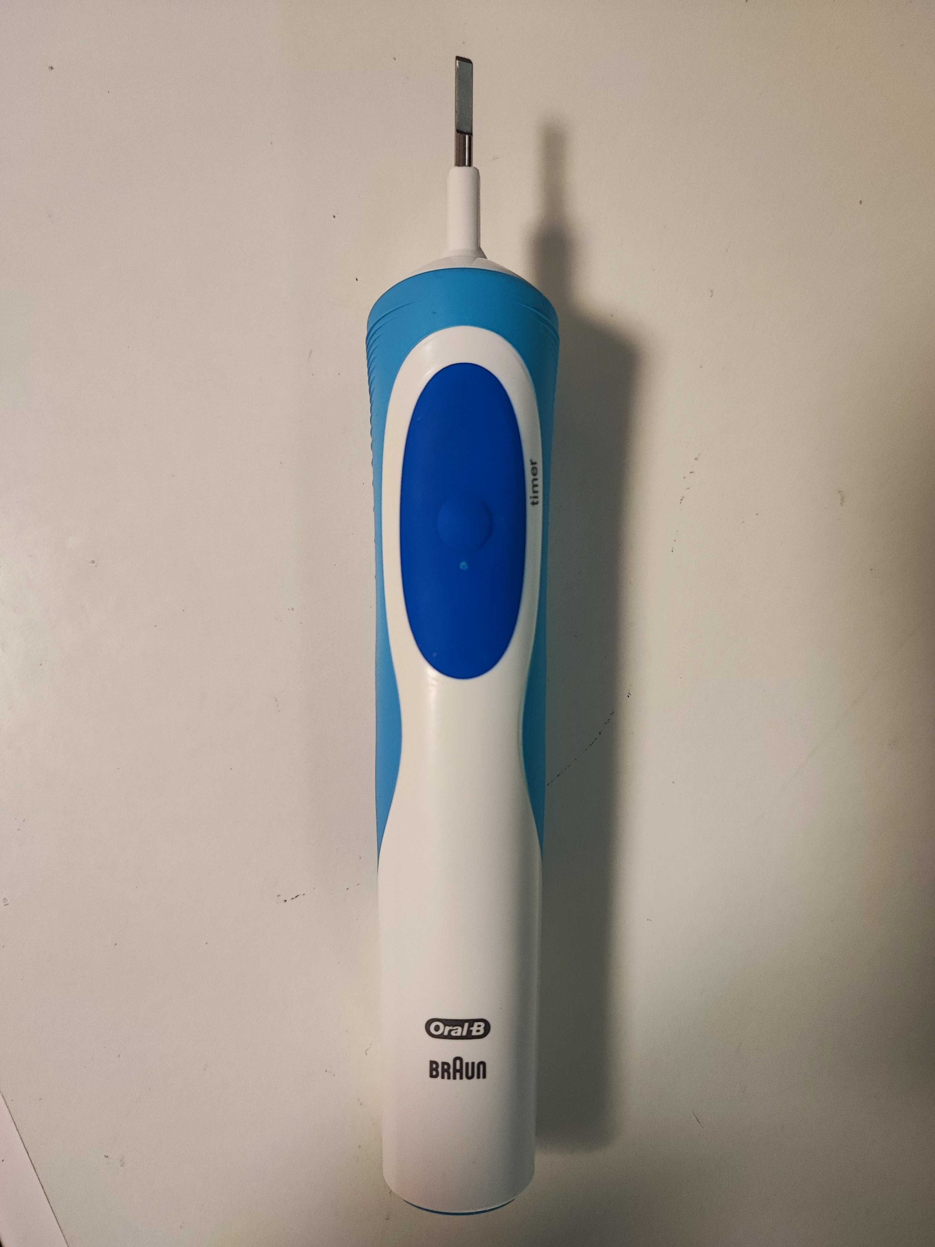 Электрическая зубная щетка Oral-B Braun Vitalityсостояние новойнасадки