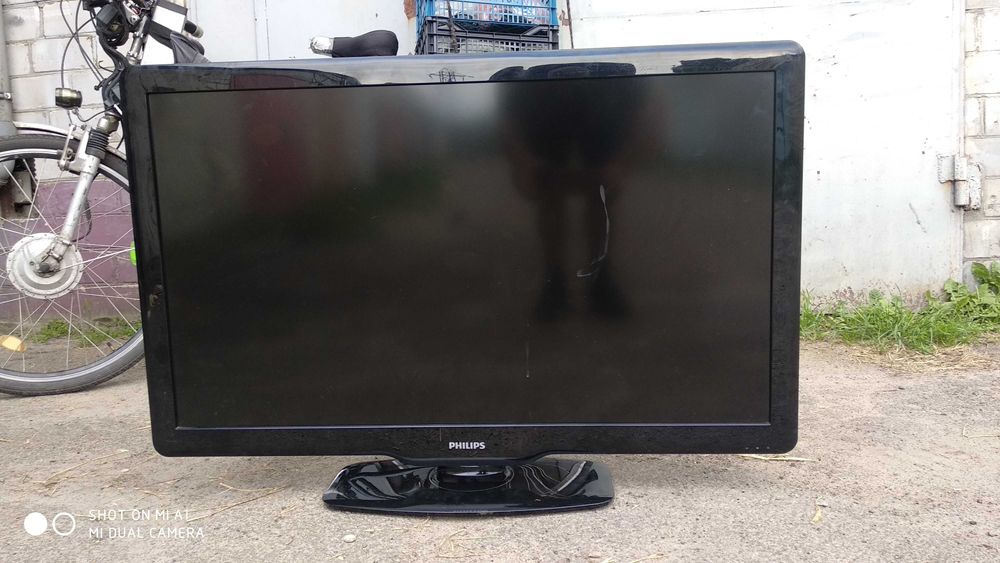 Телевизор PHILIPS LCD 42PFL3605/12 не рабочий, на запчасти 500грн.