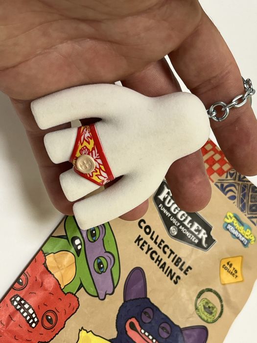 Фуглер Брелок Fuggler білий пухнастий Саскуш фаглер у трусах. 310грн