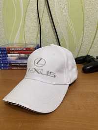 Белая кепка Lexus