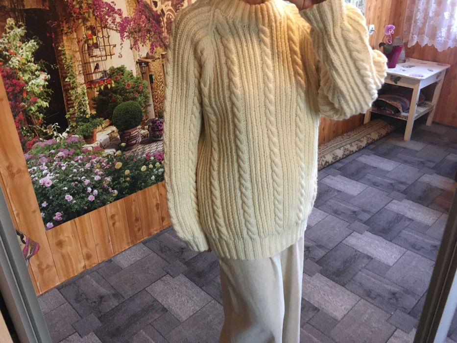 Джемпер об'ємного ручного в'язання етностиль реглан