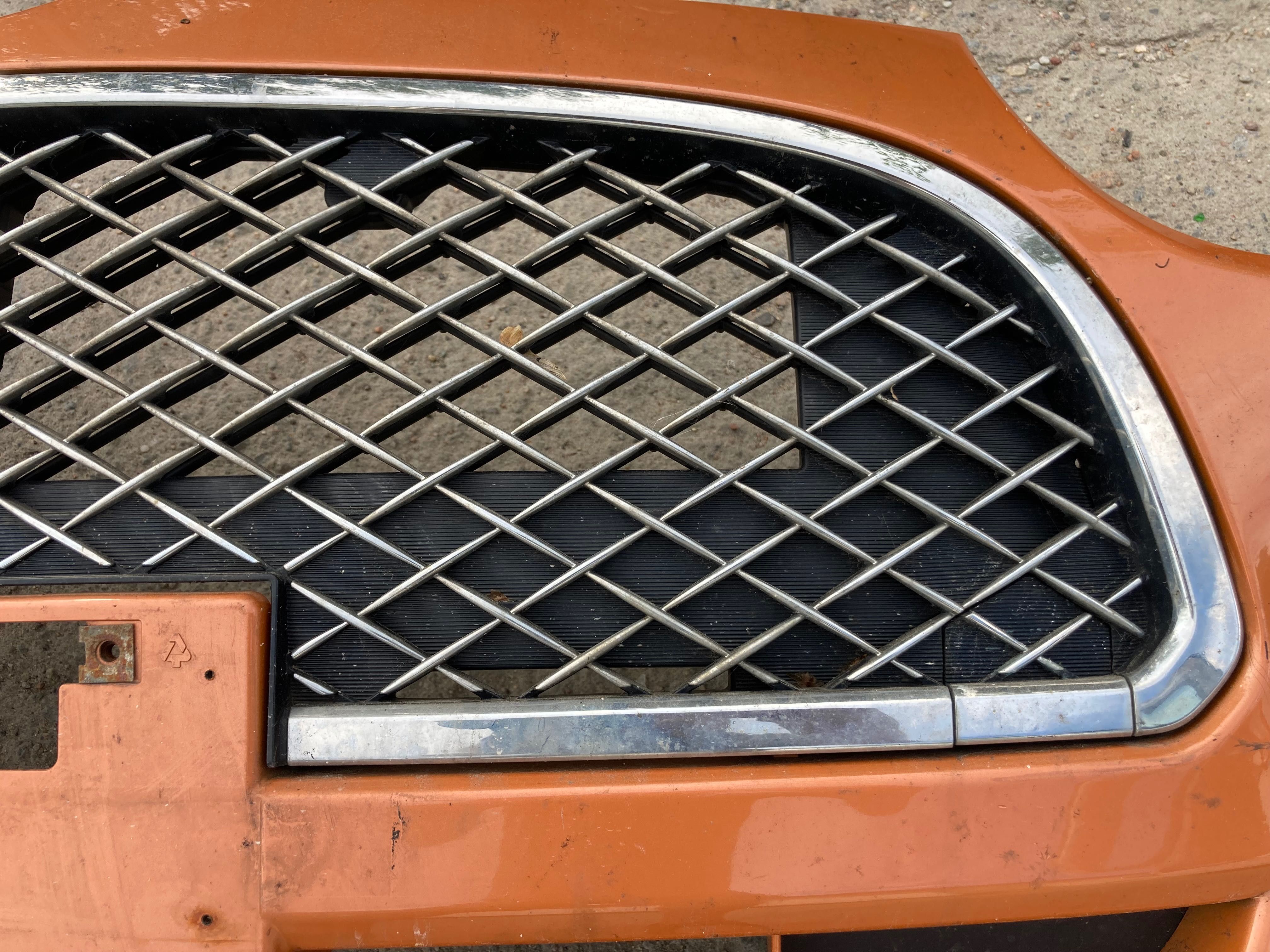 Daihatsu Trevis - atrapa, grill