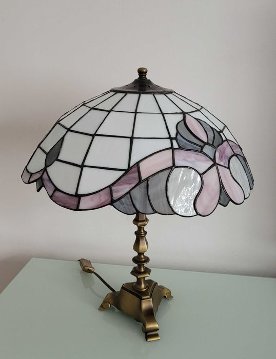 Lampa witrażowa typu Tiffany