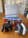 ps5 z napedem+3 pady i 4 gry