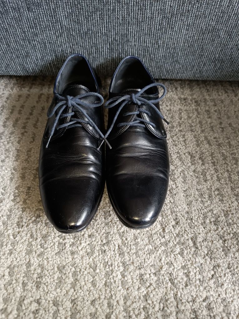 Czarne męskie pantofle eleganckie