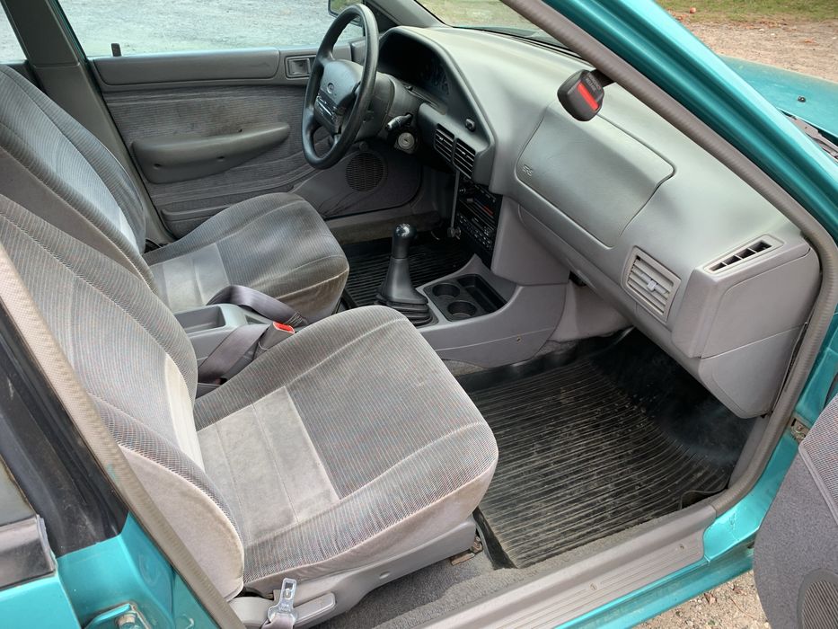 Форд Ескорт LX 1.9 бензин