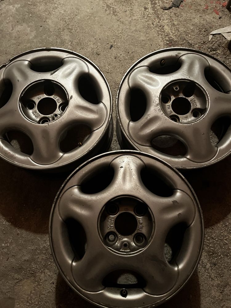 Vendo 3 jantes de carro