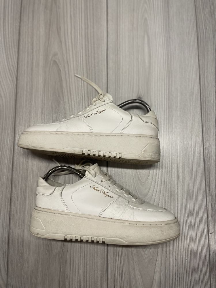 Skorzane buty trampki Axel Arigato designer fashion logo