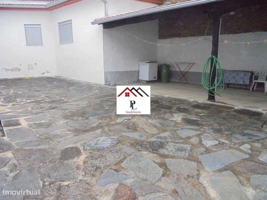 Prédio  em Poiares (V137PL)