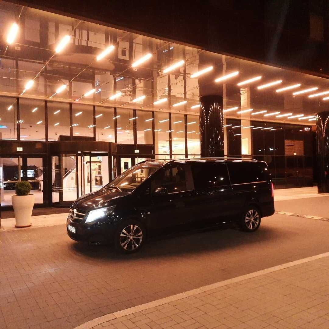 Wynajem busa z kierowcą - transfery lotniskowe przewóz osób Warszawa
