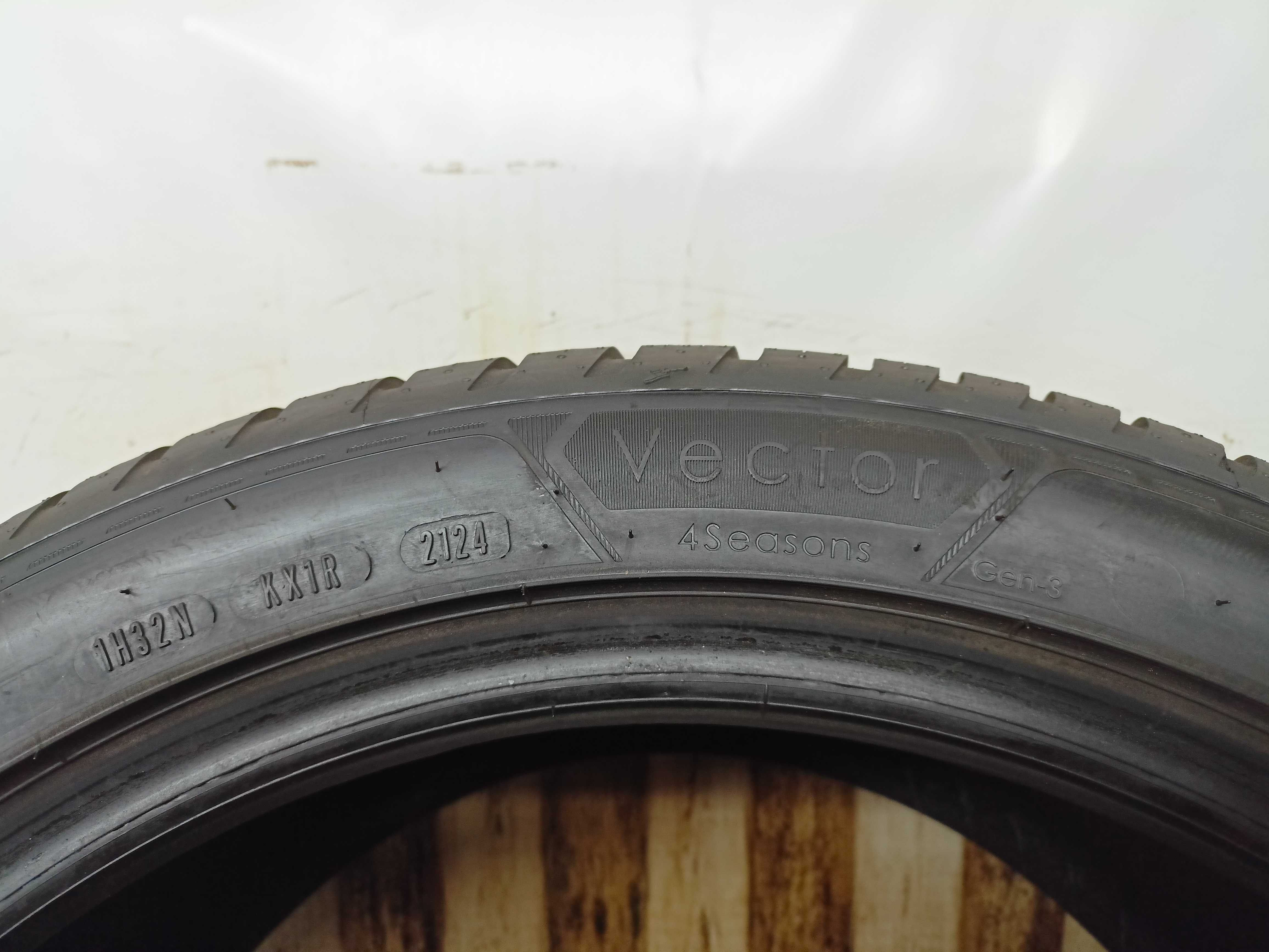 Goodyear Vector4Season 255/40/18 24r. 99V Nowa (4615)