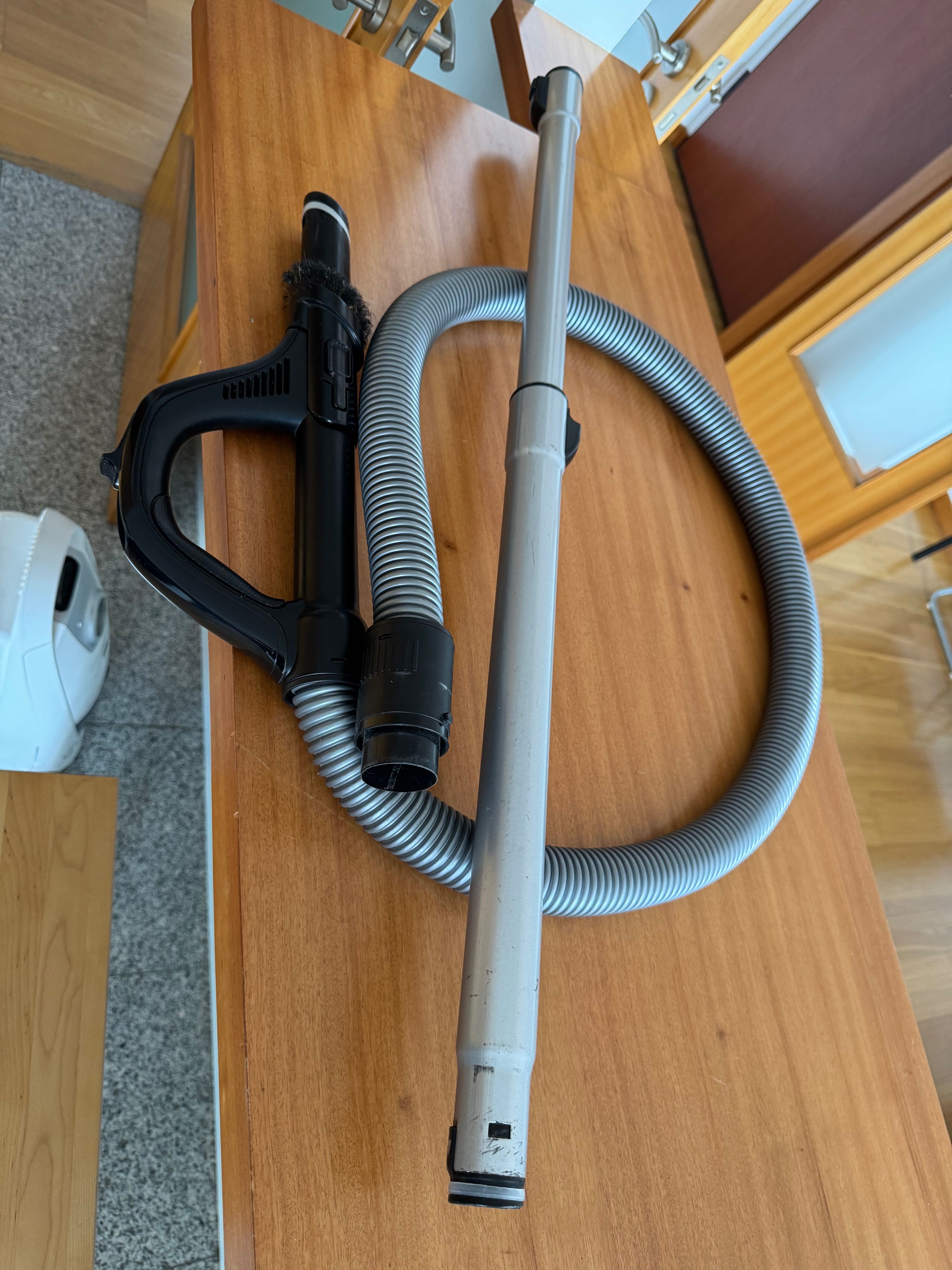 Aspirador com Saco ROWENTA RO7747EA Silence Force