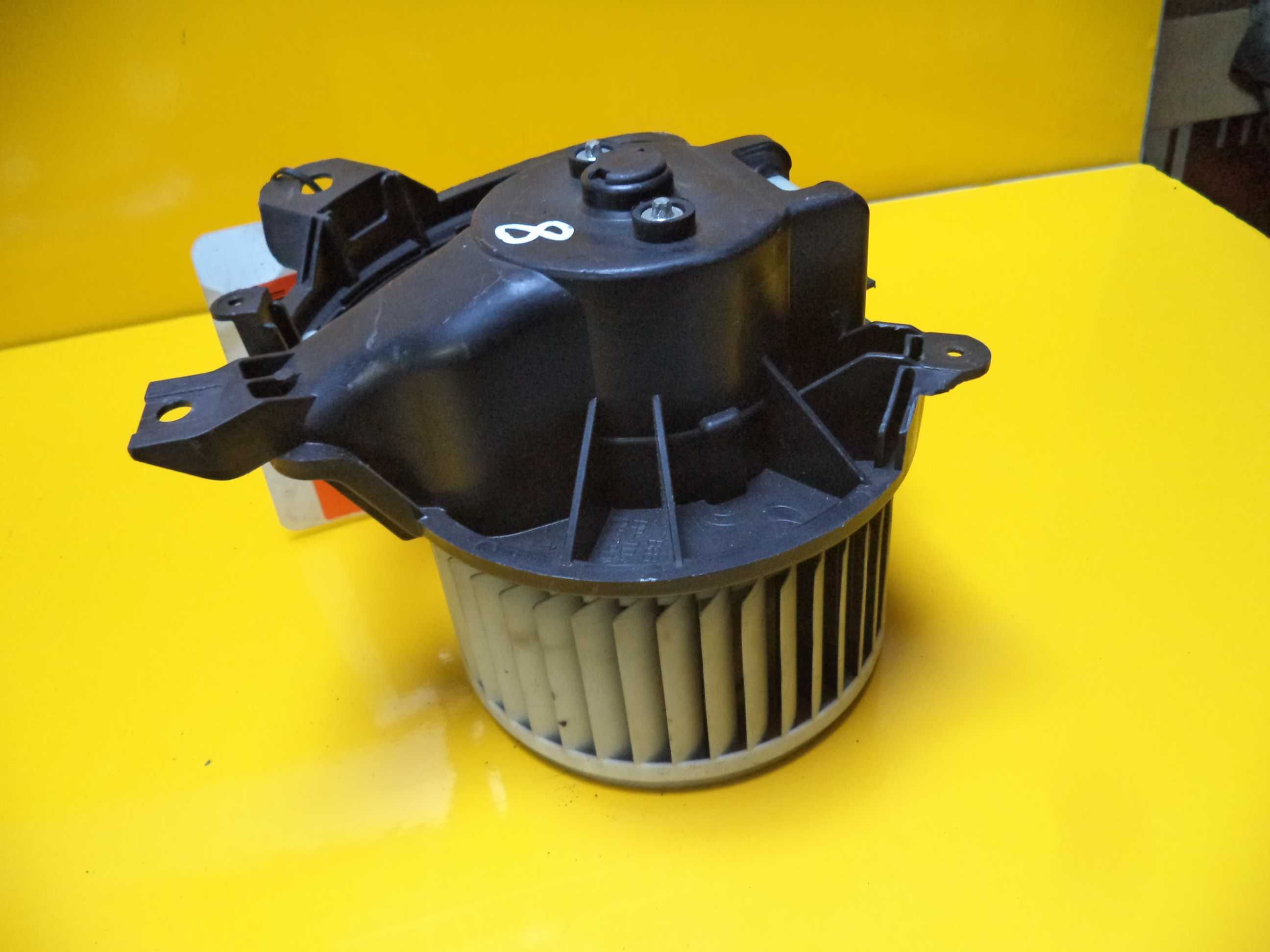 Мотор вентилятор моторчик печки Opel Corsa D Fiat Grande Punto