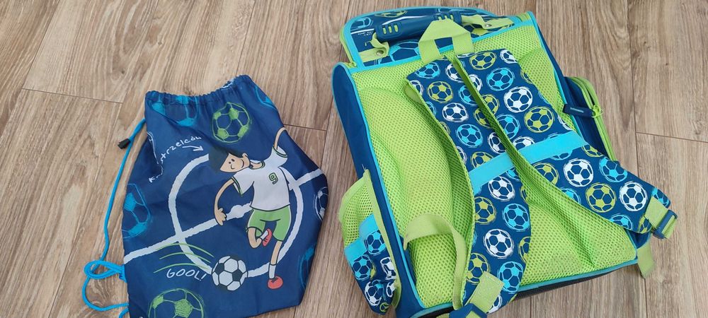 Plecak w piłki niebieski