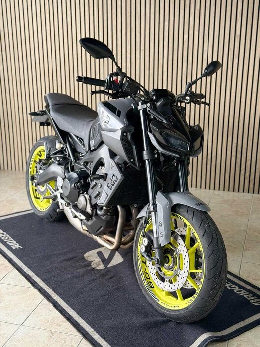 Yamaha MT-09 Night Fluo
