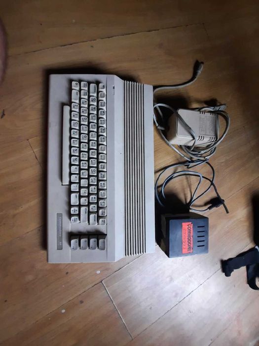 Komputer Comodore C 64 C ZESTAW