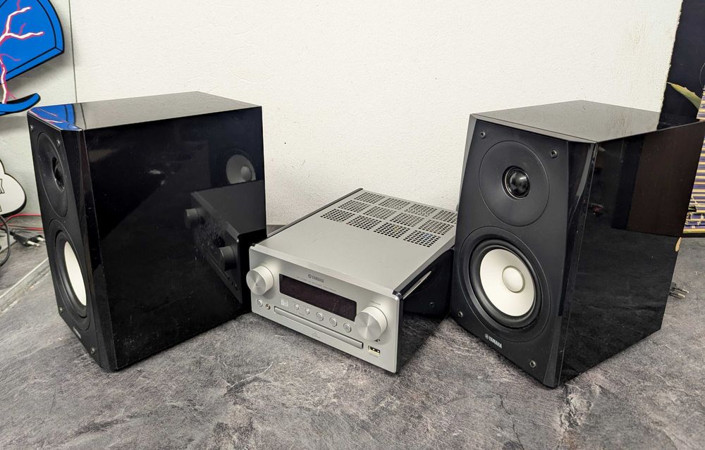 Міні стерео система Yamaha MCR-N560D.