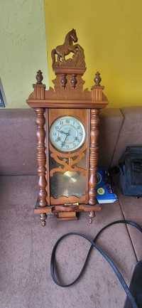 Zegar w drewnianej obudowie z wahadłem rezerwacja