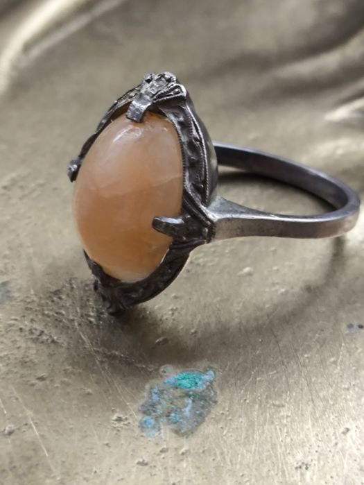 Stary srebrny pierścionek z miodowym oczkiem . Vintage