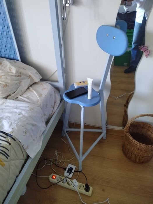 Procuro residência para aconchegar (cama)