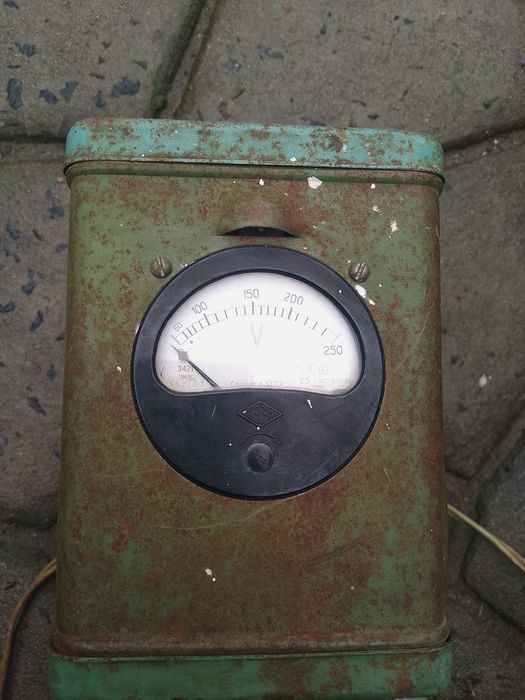 Трансформатор .    .